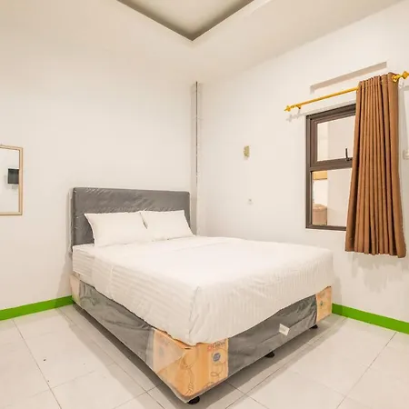 Oyo Life 2449 Sandila Residence